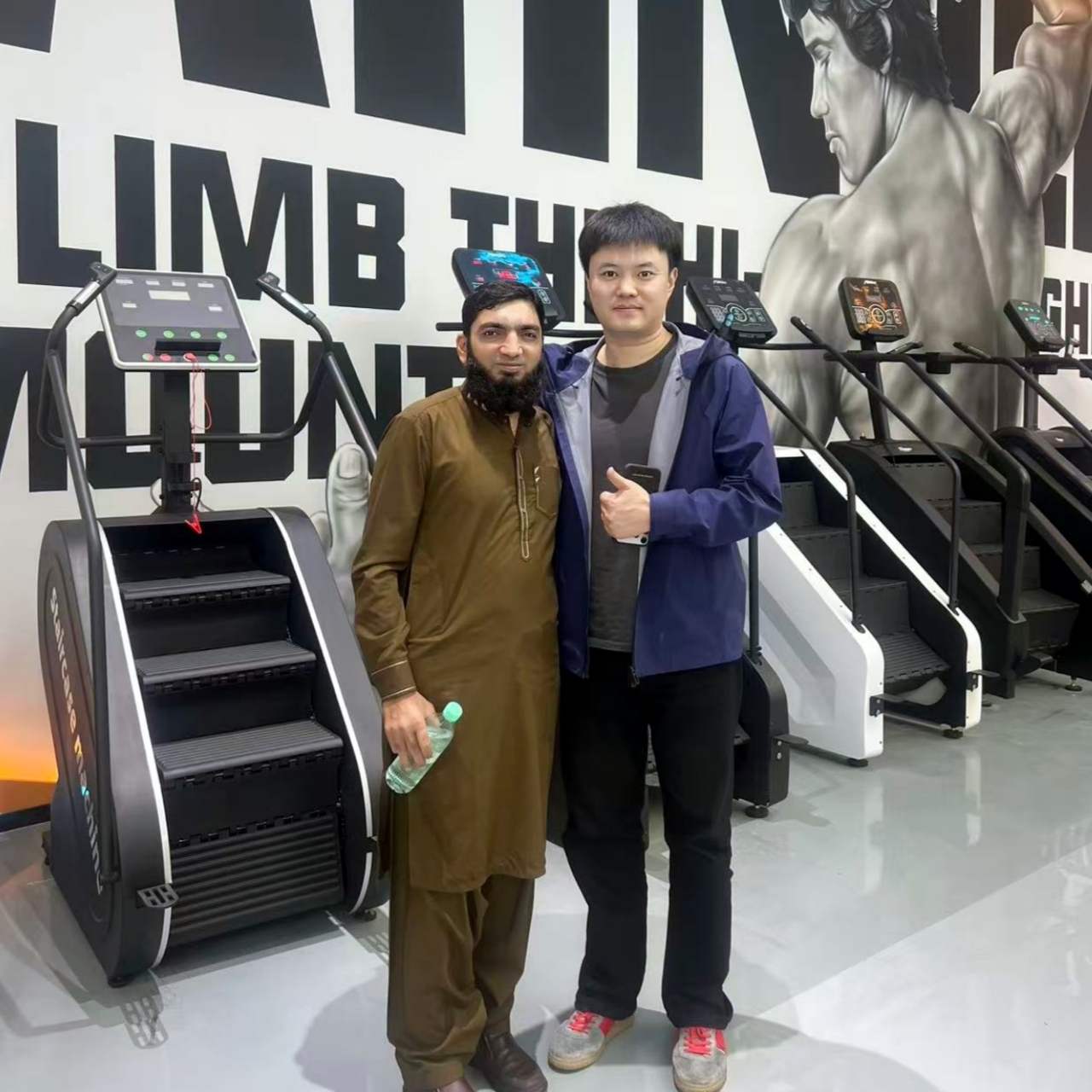 Spoločnosť yingruis Fitness Equipment Technology Co., Ltd. úspešne dokončila objednávku 30 zakrivených bežeckých pásov pre pakistanských zákazníkov