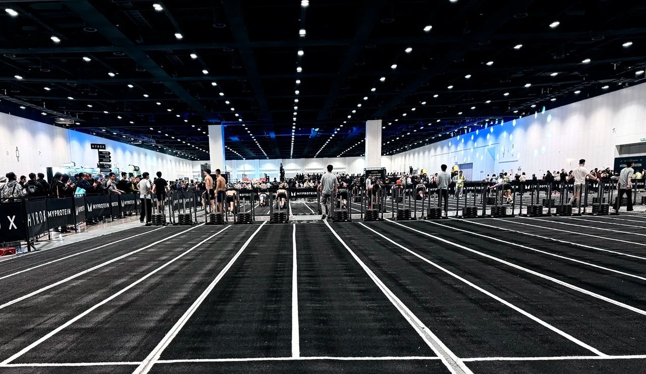 Chcete poznať HYROX? Kompletný sprievodca profesionálnym tréningovým vybavením